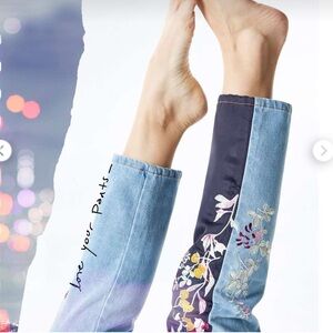 CLASSIC JEAN RHAPSODY
Code: 1EO54R17
$ 655.60
Color
Jean - Blue
Fabric
J…
SD1